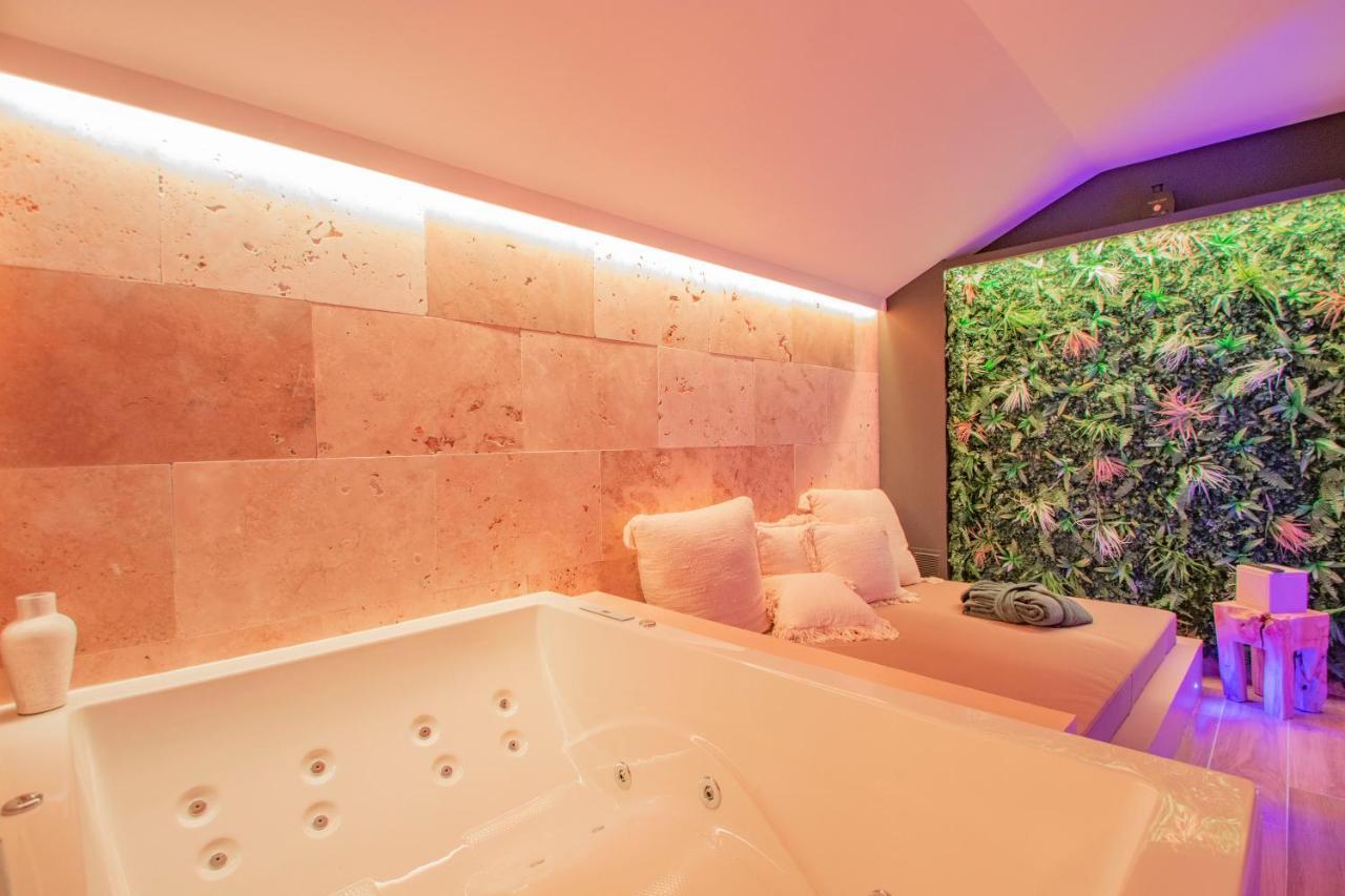 Les Bains D'Eros Hotel Cuers Exterior photo
