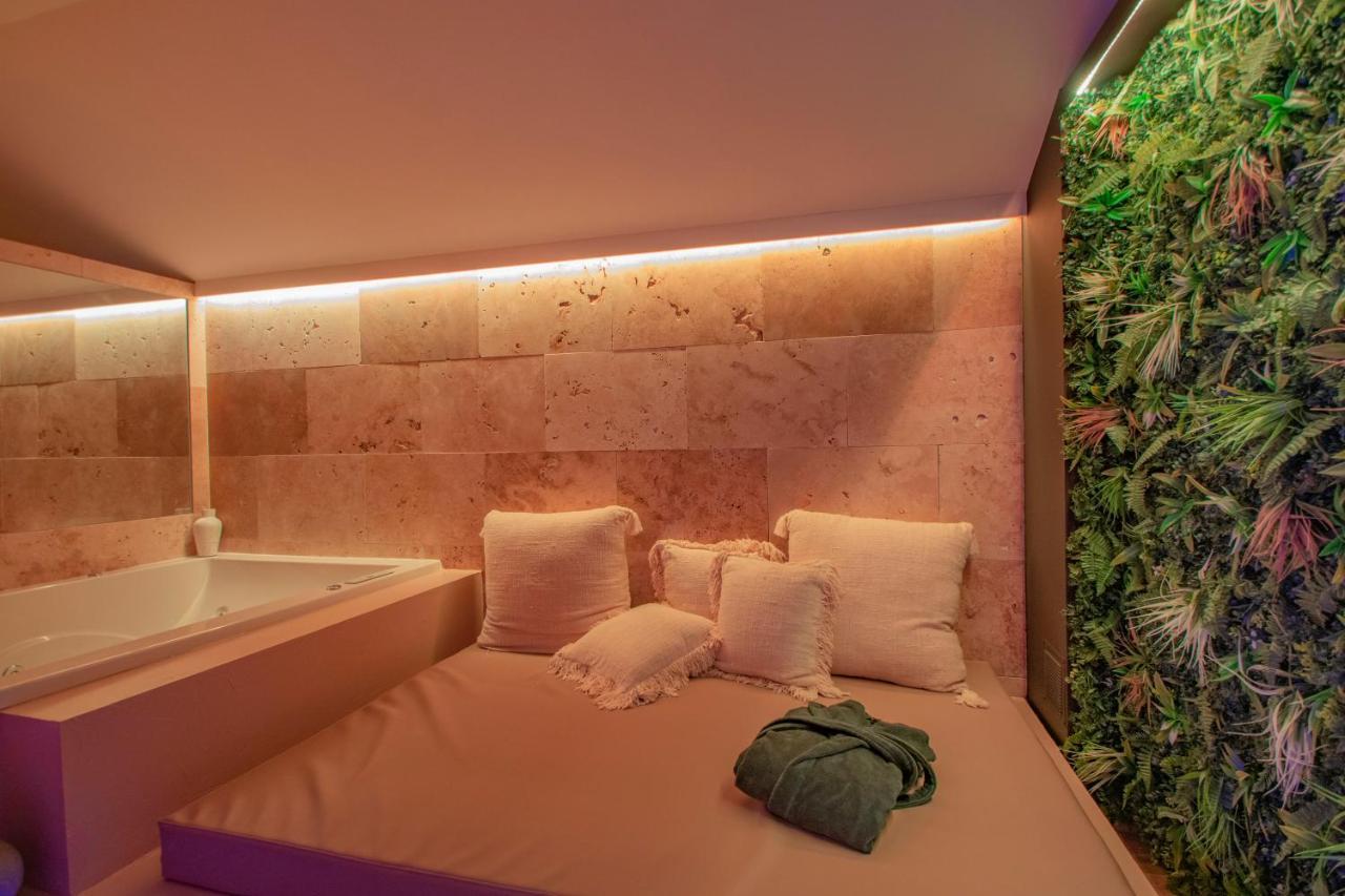 Les Bains D'Eros Hotel Cuers Exterior photo